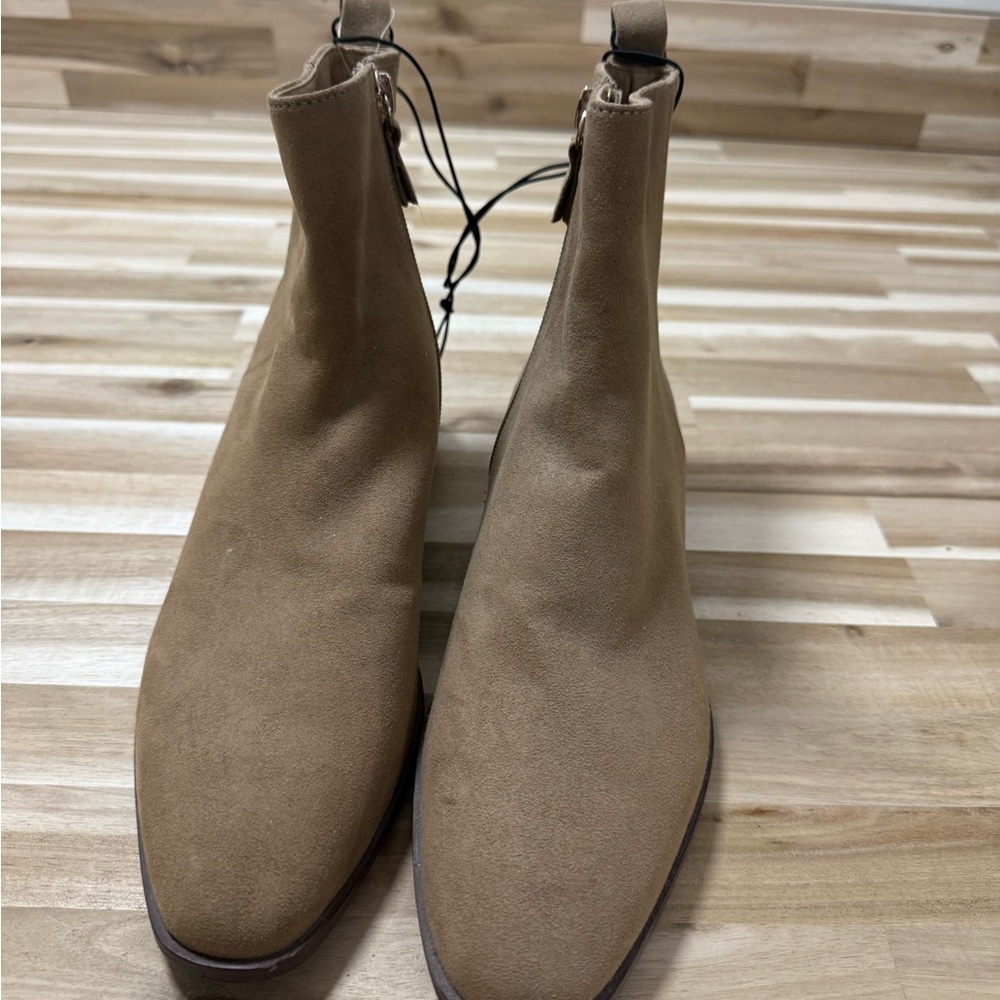 Elegant Tan Ankle Boots